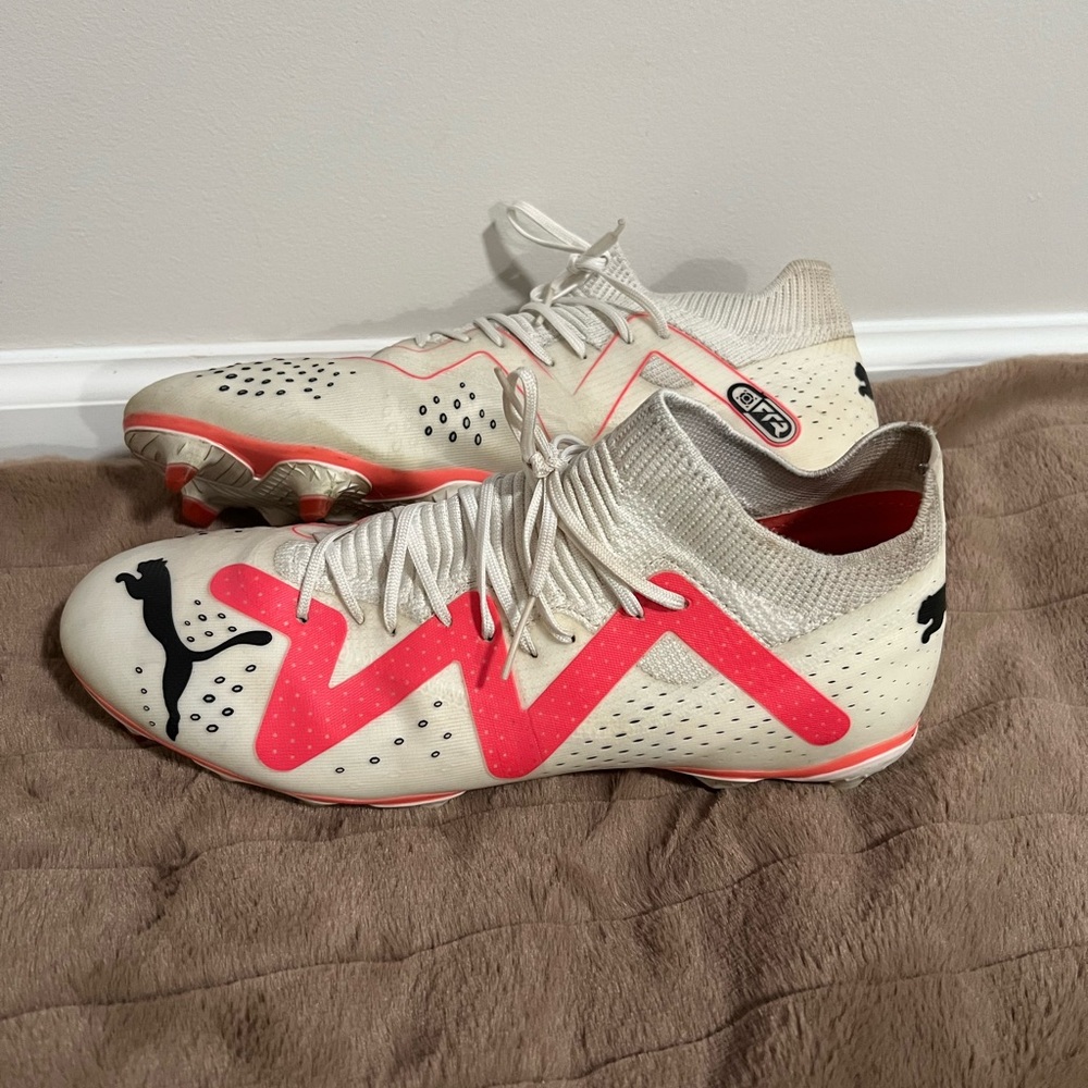 Puma Soccer Cletes